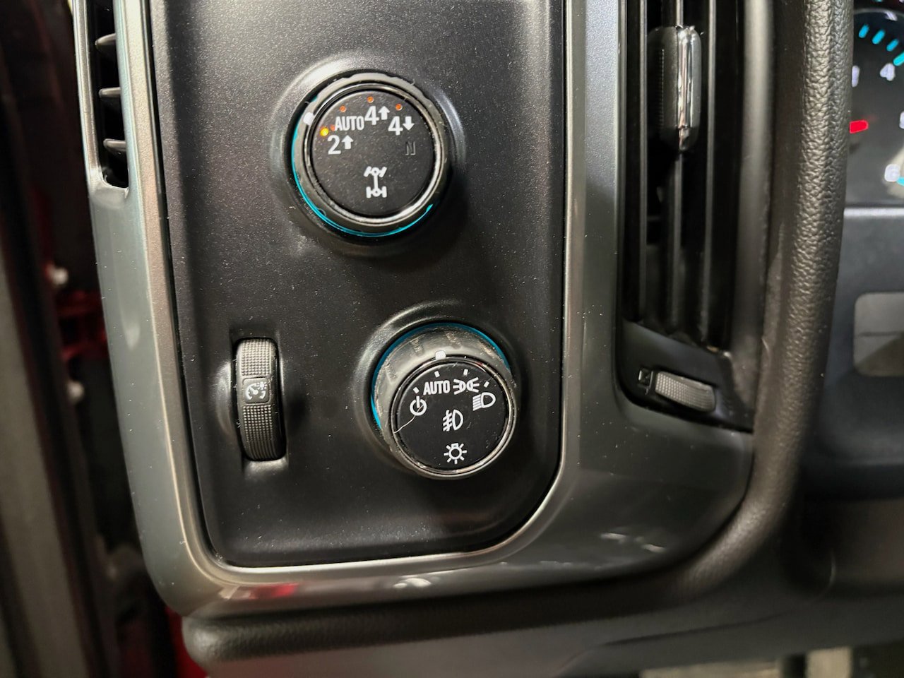Used 2018 Chevrolet Silverado 1500 LT w/ All Star Edition AWD/4WD image 16