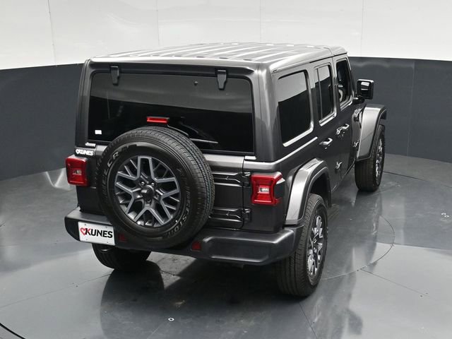 Used 2025 Jeep Wrangler Unlimited Sahara AWD/4WD image 44