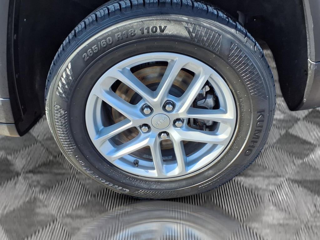 Certified 2023 Jeep Grand Cherokee L Laredo RWD image 21