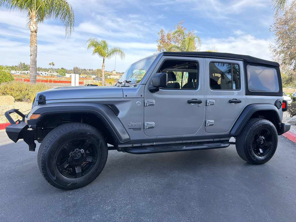 Used 2018 Jeep Wrangler Unlimited Sport AWD/4WD image 12