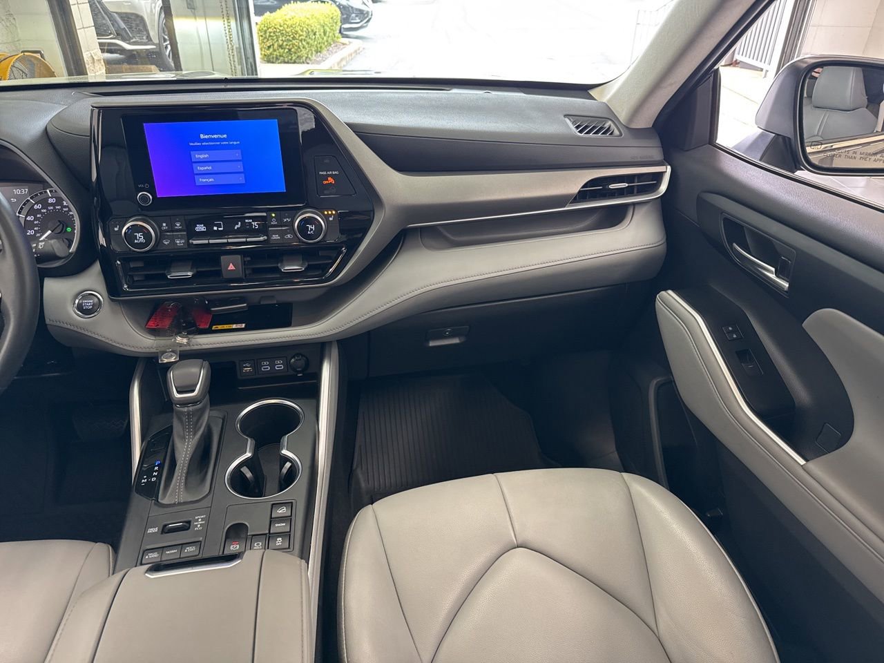 Used 2023 Toyota Highlander XLE image 48