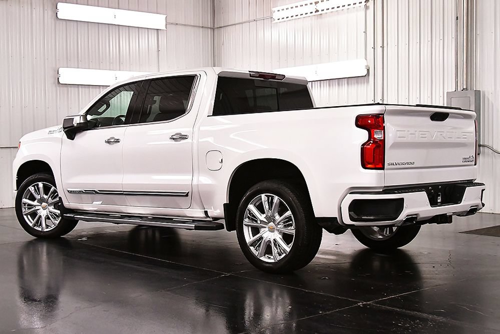 Used 2023 Chevrolet Silverado 1500 High Country w/ Technology Package AWD/4WD image 5