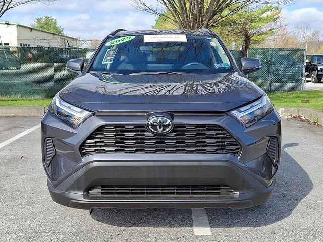Used 2025 Toyota RAV4 XLE video 2