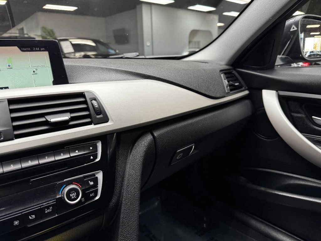Used 2018 BMW 320i xDrive Sedan image 27