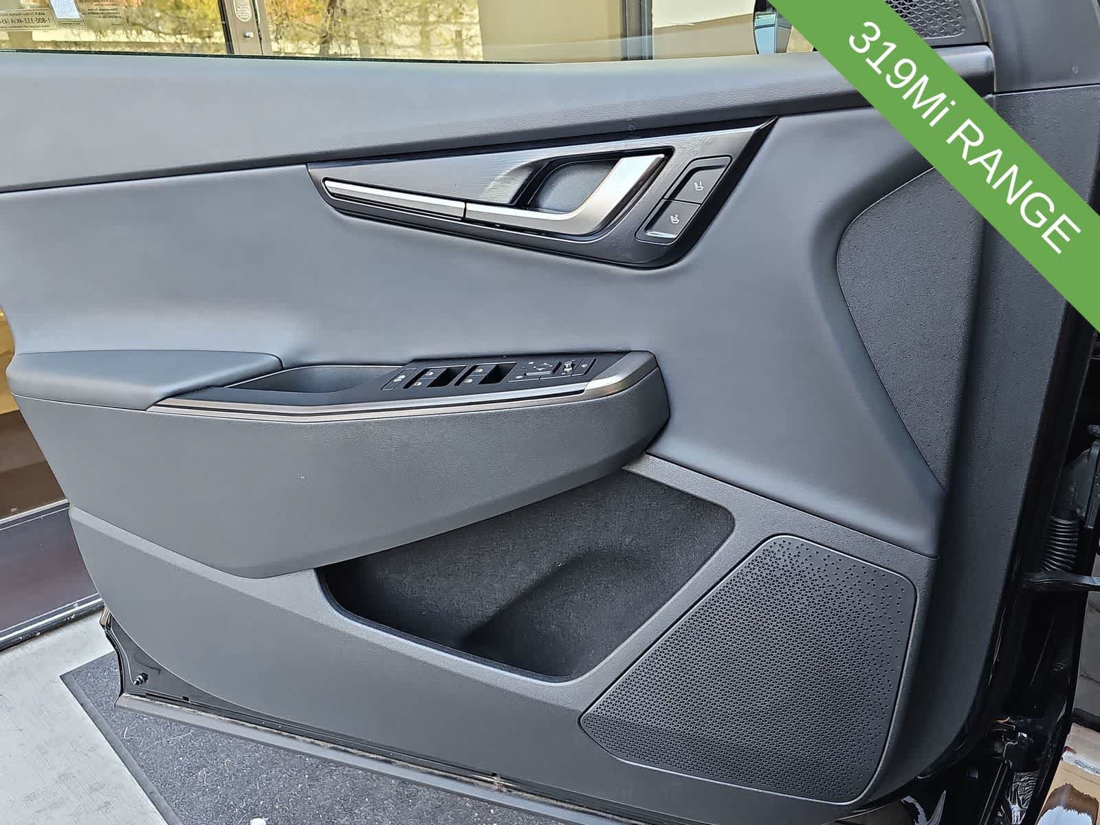 Used 2025 Kia EV6 Wind RWD image 28