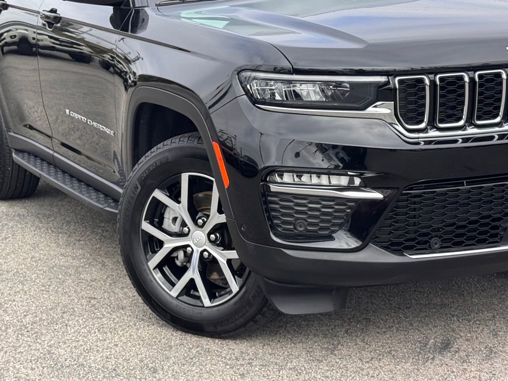 Used 2023 Jeep Grand Cherokee Limited w/ Luxury Tech Group II image 4