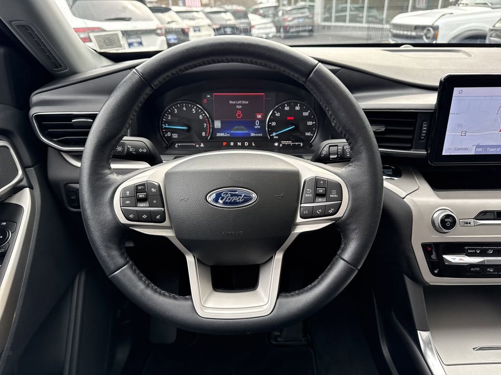 Used 2022 Ford Explorer XLT w/ Equipment Group 202A AWD/4WD image 13