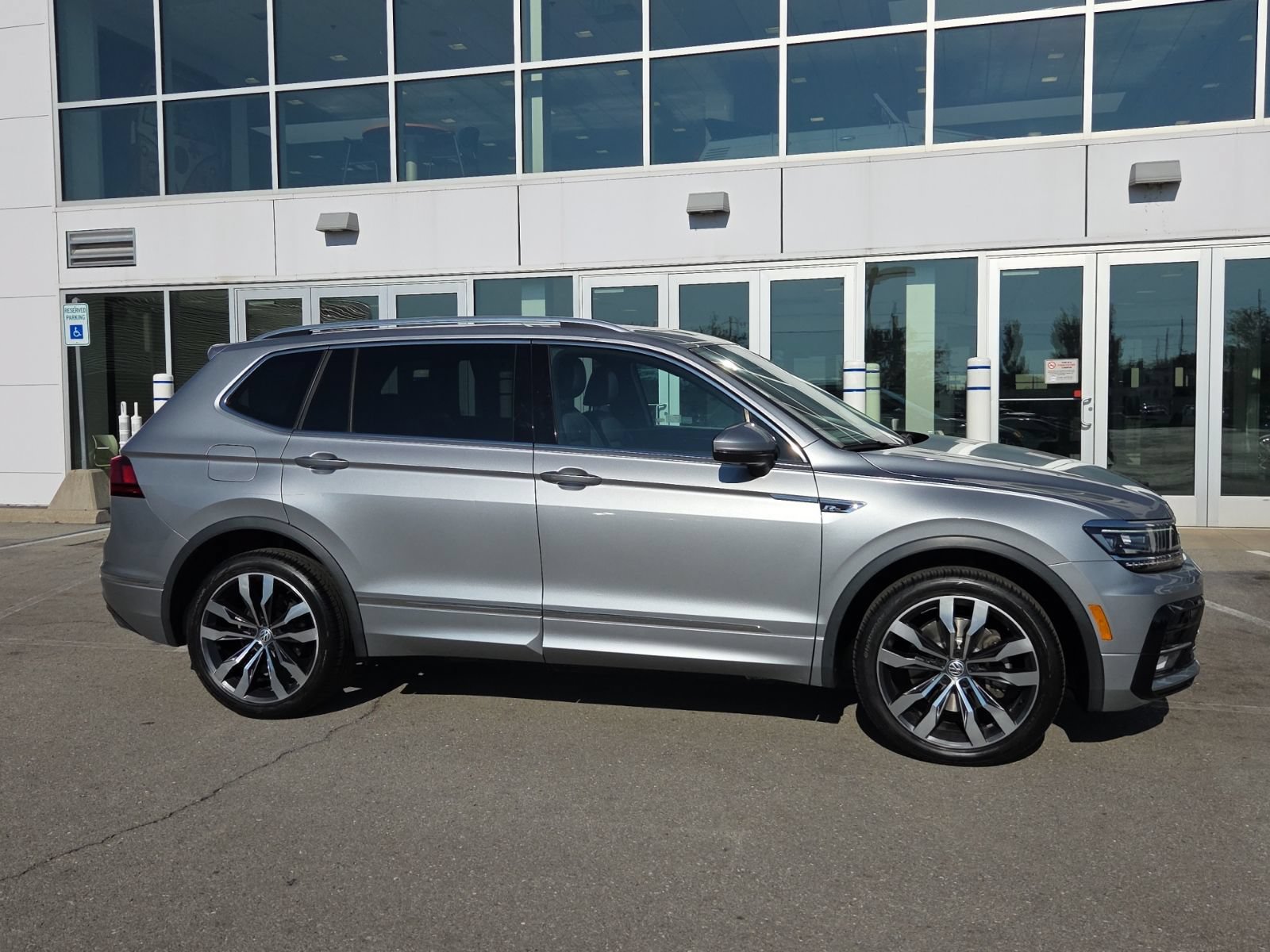 Used 2019 Volkswagen Tiguan SEL Premium R-Line AWD/4WD image 3