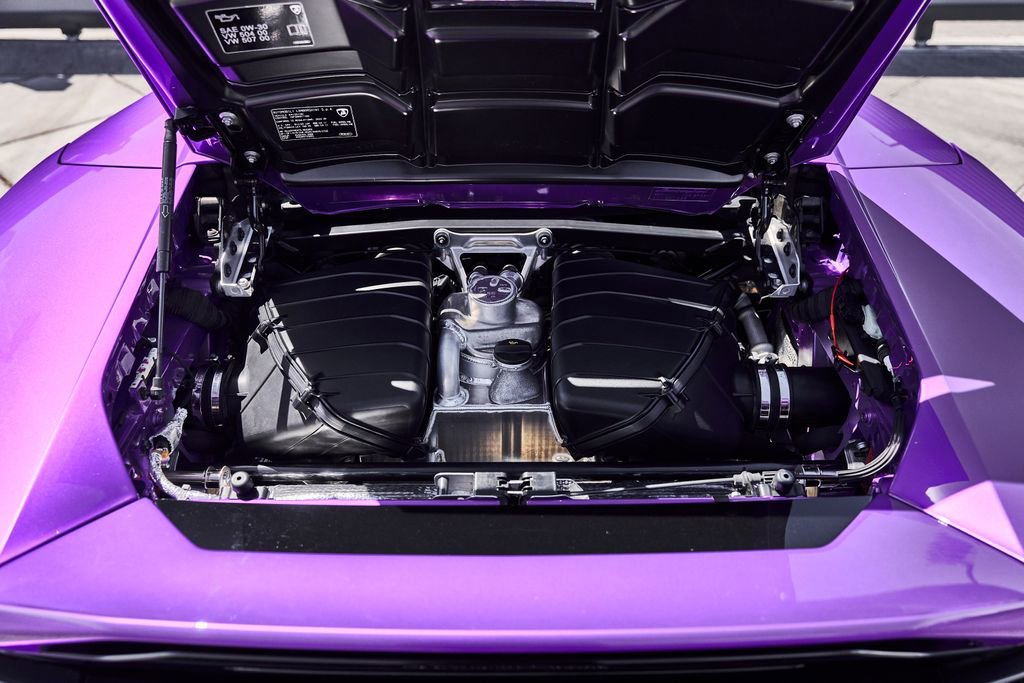 Used 2024 Lamborghini Huracan EVO image 25