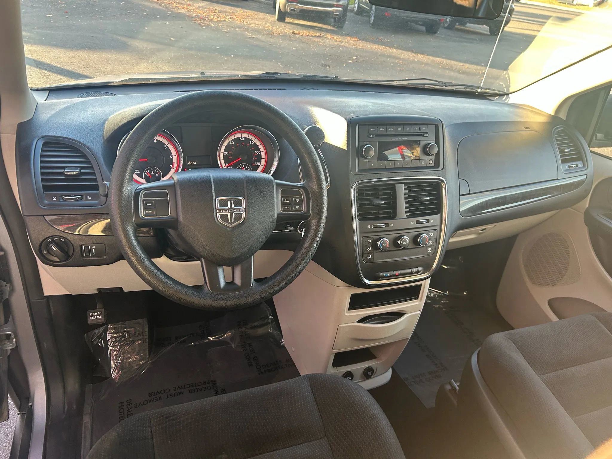 Used 2016 Dodge Grand Caravan American Value Package image 4