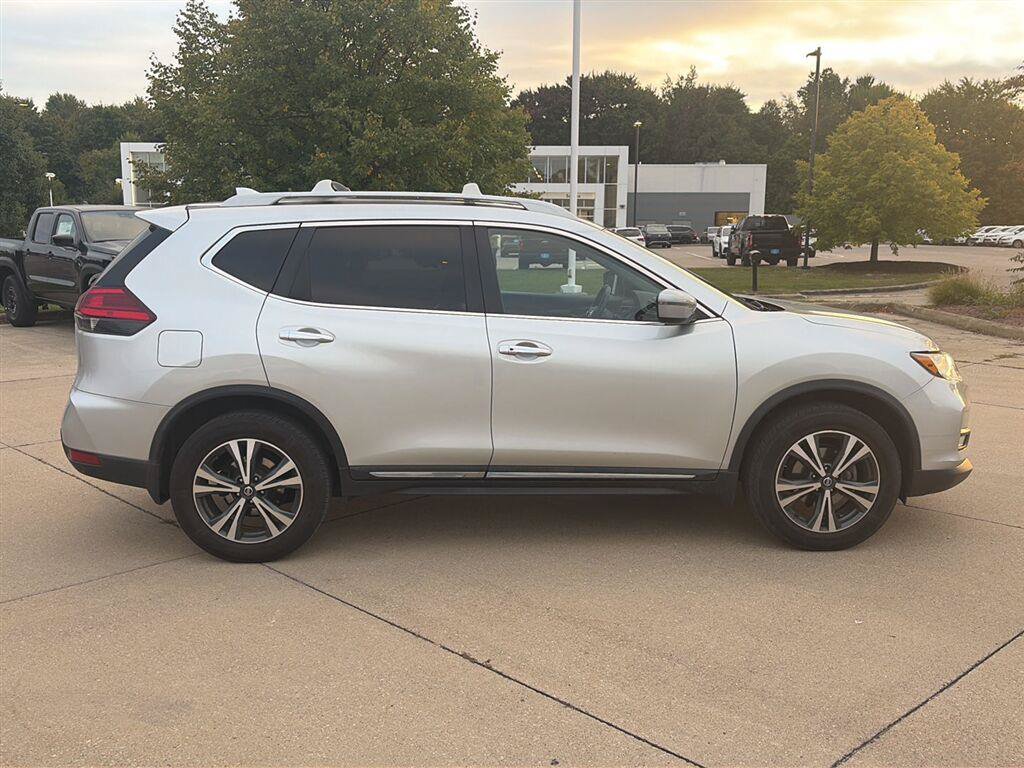 Used 2017 Nissan Rogue SL w/ SL Premium Package AWD/4WD image 6