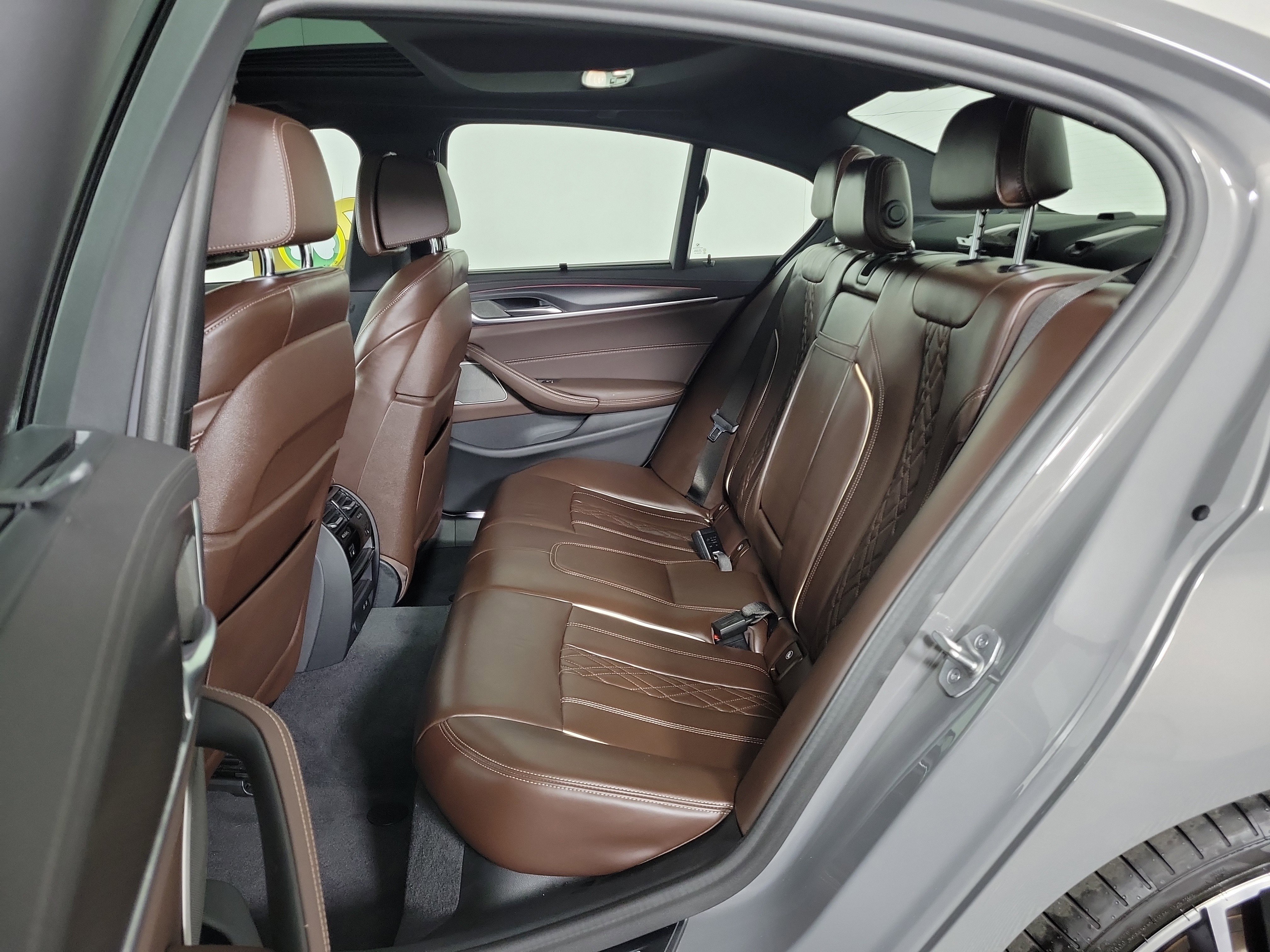 Used 2022 BMW M550i xDrive w/ Dynamic Handling Package image 10