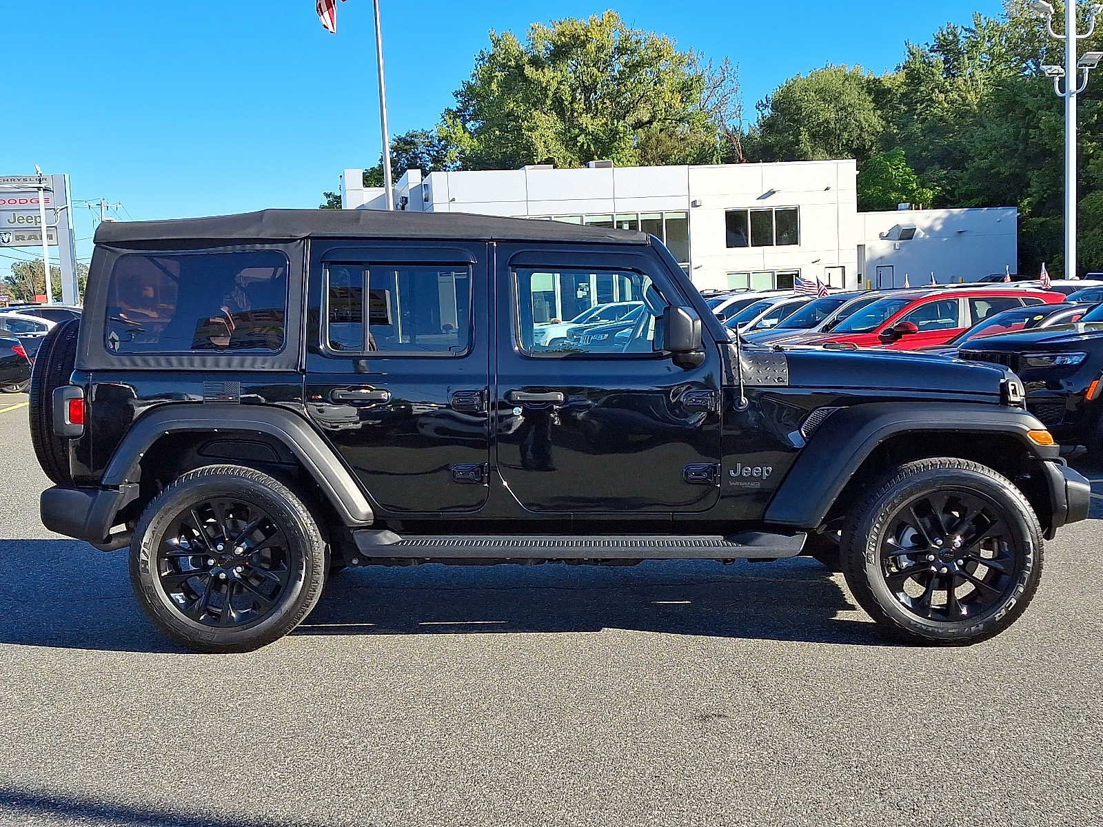 Used 2022 Jeep Wrangler Unlimited Sport image 7