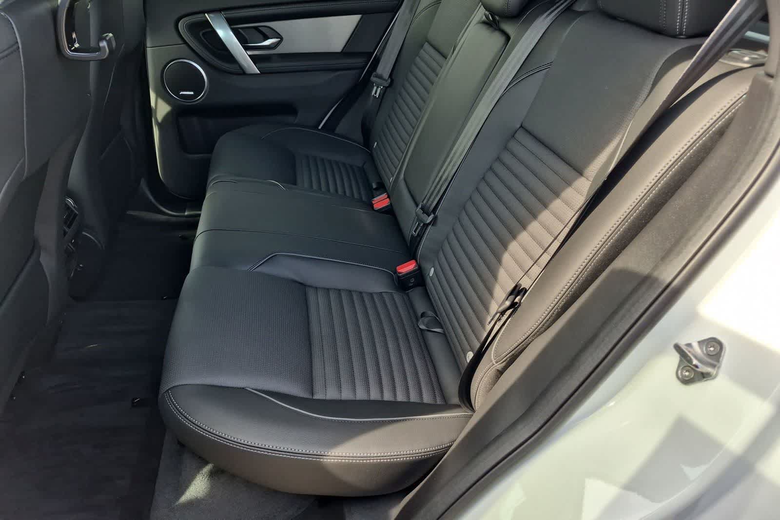 New 2026 Land Rover Discovery Sport Landmark AWD/4WD image 17