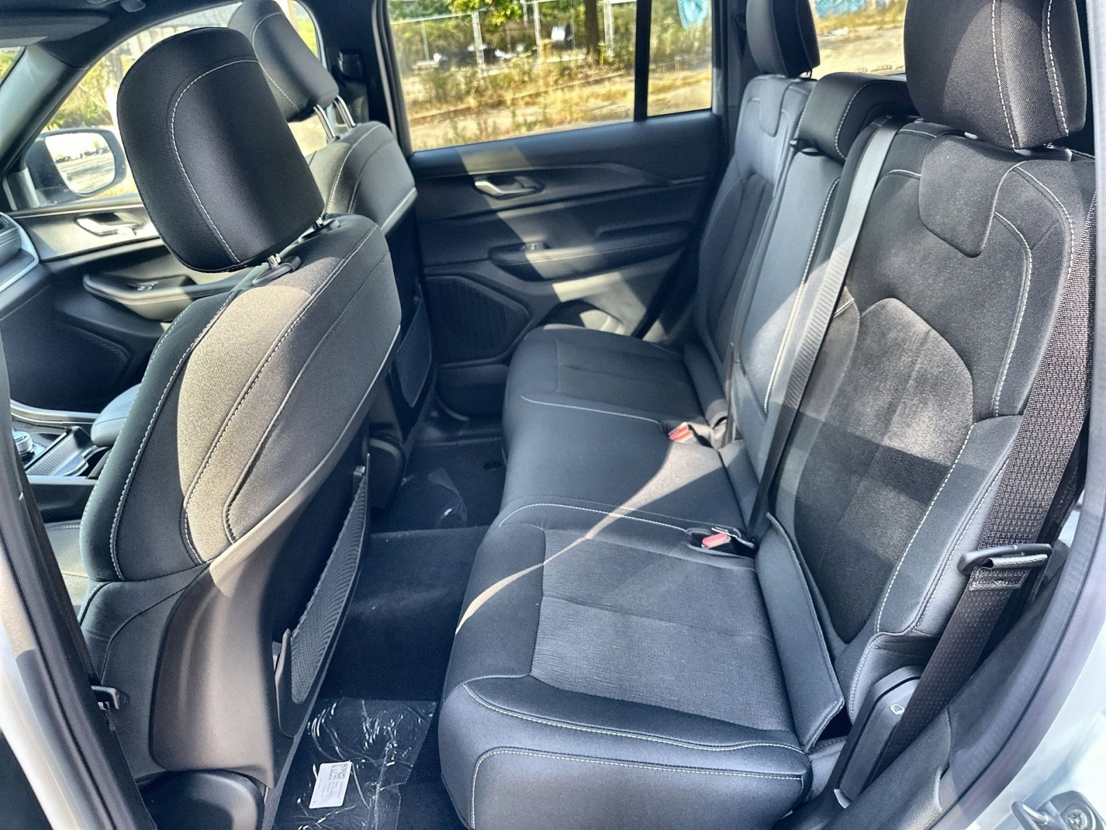 New 2025 Jeep Grand Cherokee Laredo w/ Luxury Tech Group I image 24