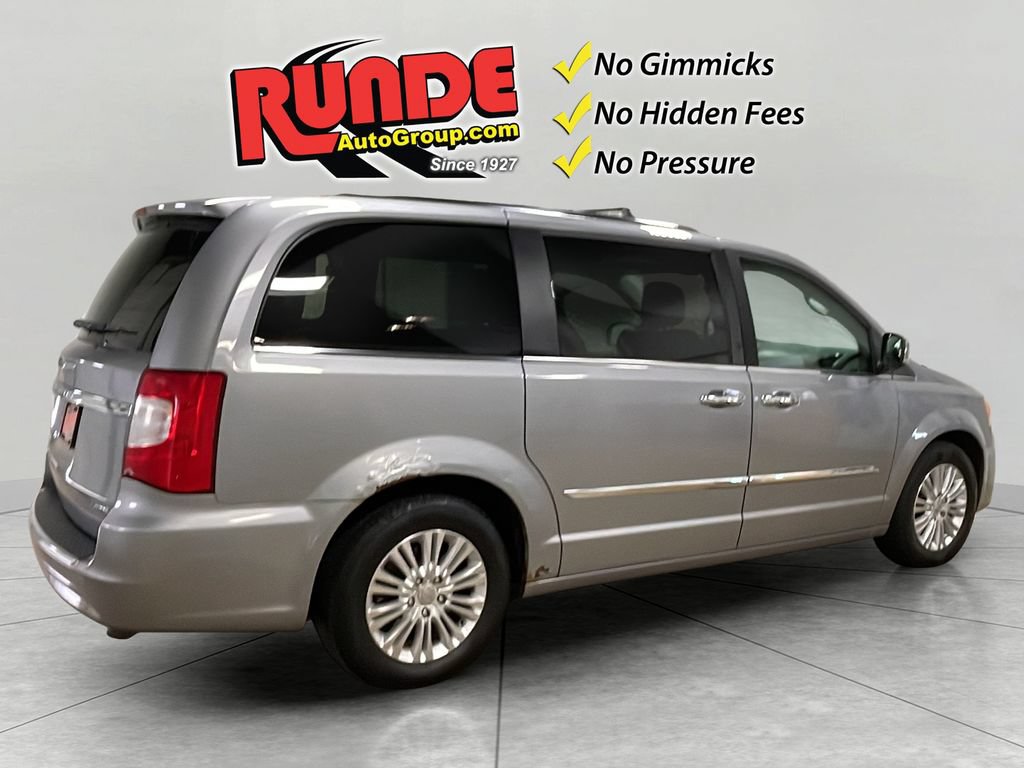 Used 2015 Chrysler Town & Country Limited Platinum FWD image 6