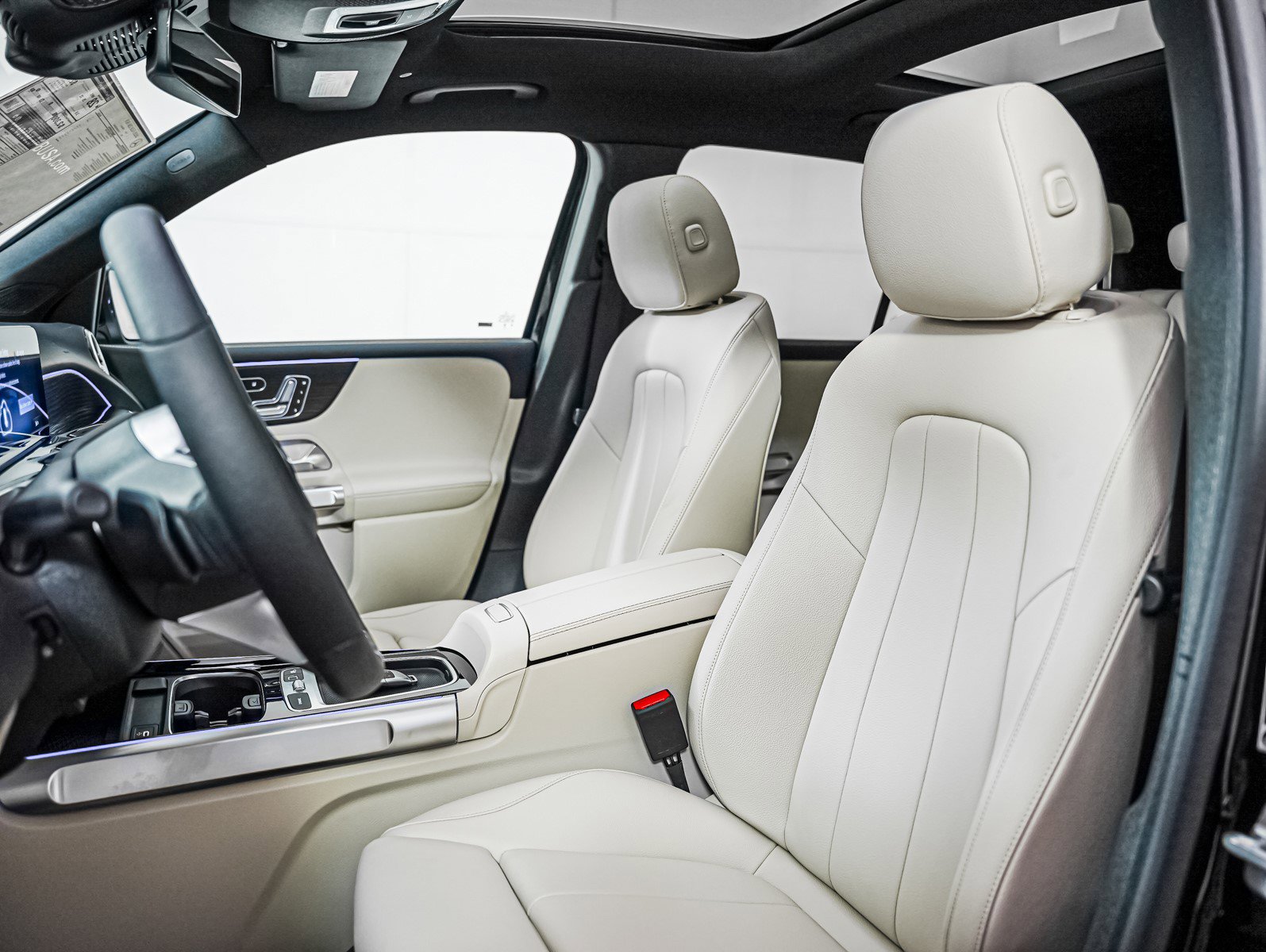 New 2025 Mercedes-Benz GLB 250 image 11