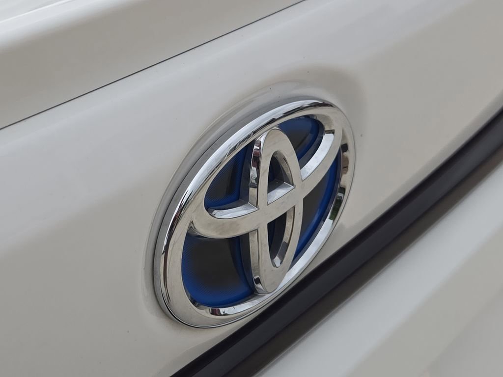 Used 2025 Toyota Corolla SE w/ SE Premium Package image 11