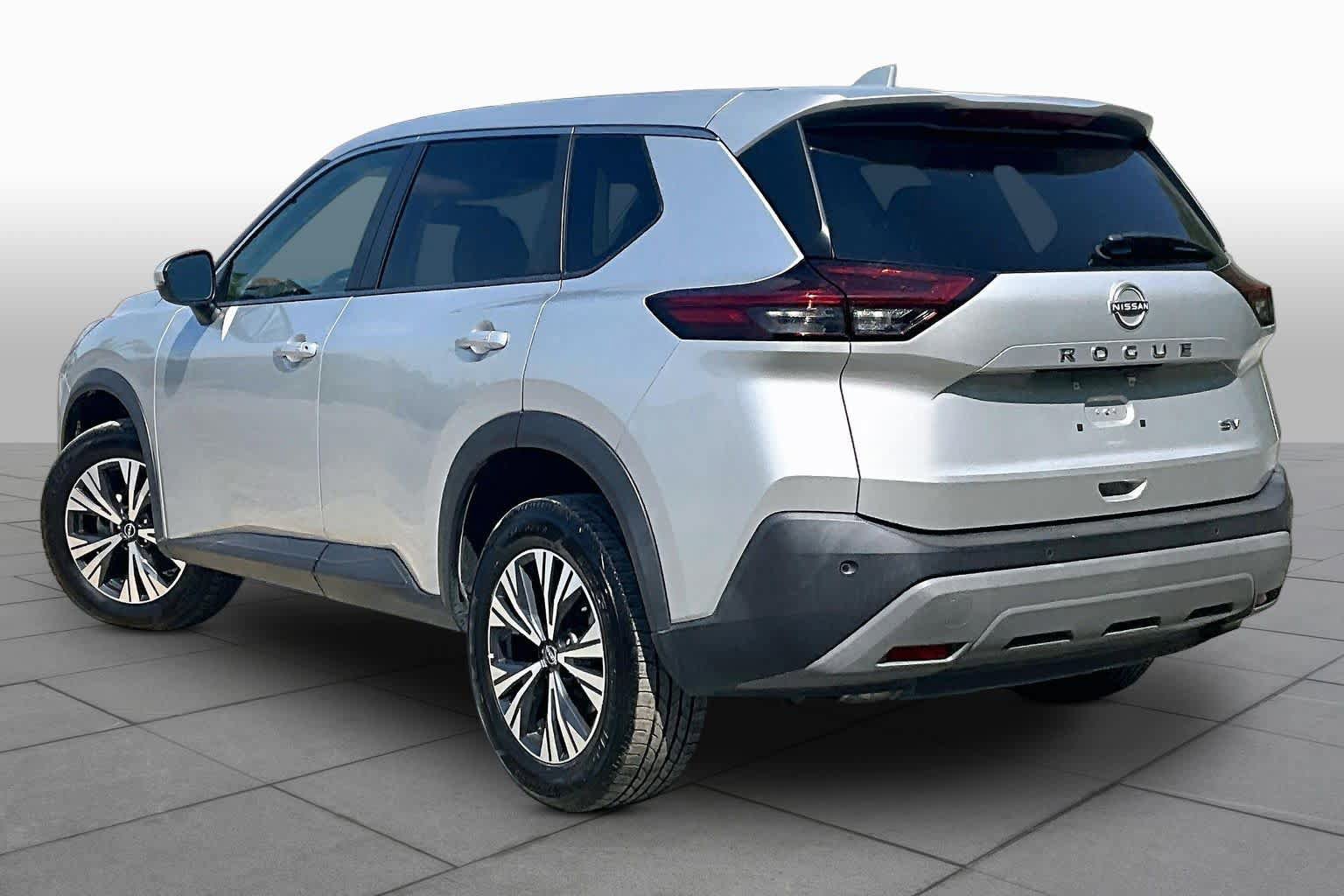 Used 2022 Nissan Rogue SV FWD image 12