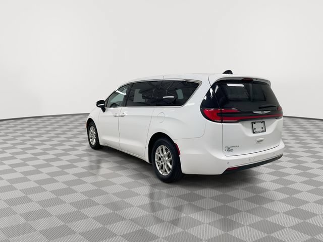 Used 2024 Chrysler Pacifica Touring-L FWD image 7