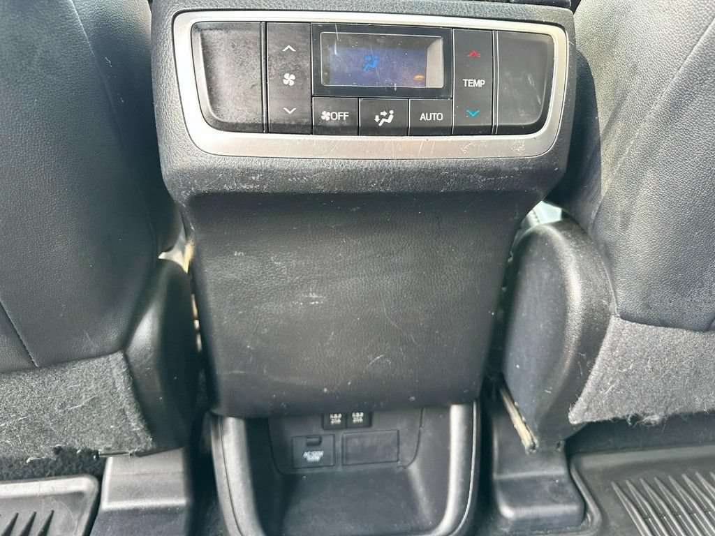 Used 2019 Toyota Highlander XLE AWD/4WD image 11