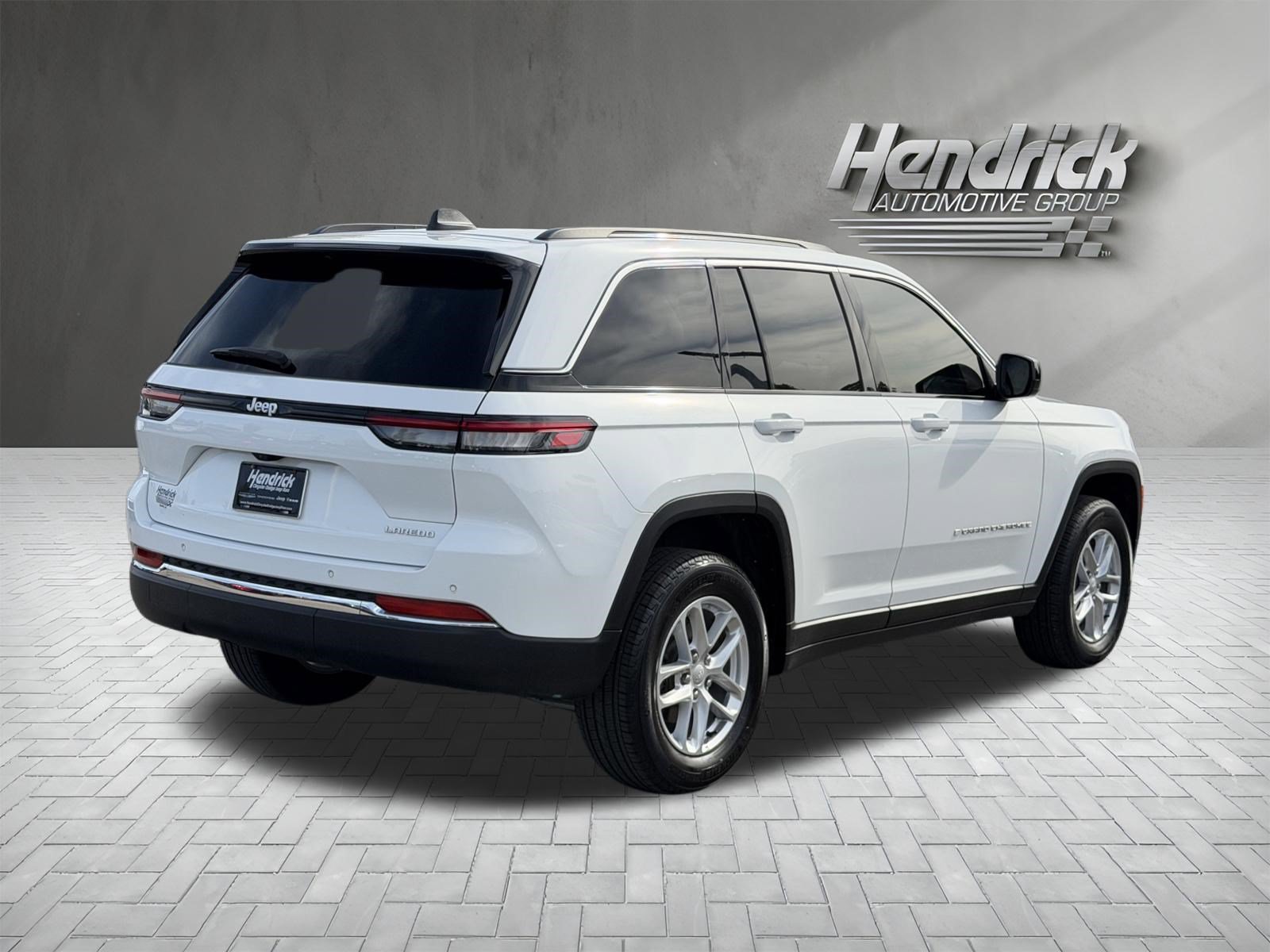 Used 2025 Jeep Grand Cherokee Laredo w/ Luxury Tech Group I RWD image 10