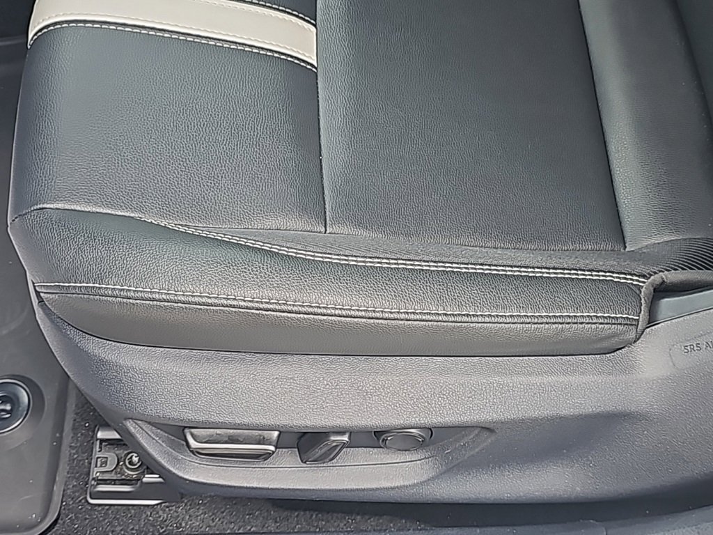 Used 2025 Toyota Camry SE image 9