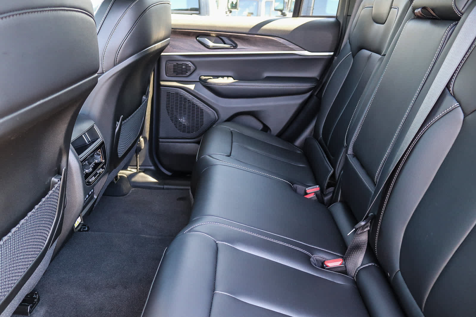 New 2027 Jeep Grand Cherokee Limited AWD/4WD image 19