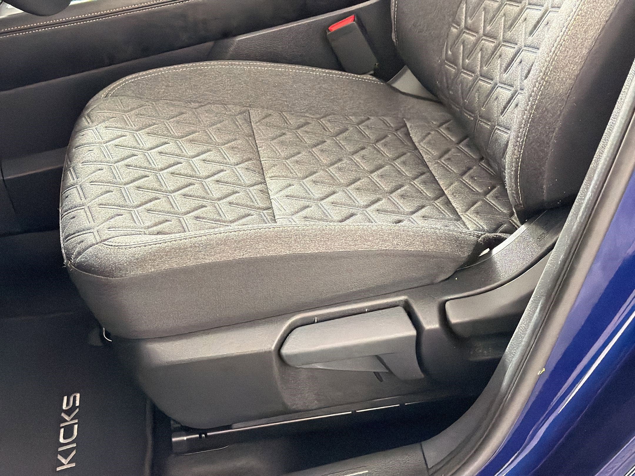 Used 2025 Nissan Kicks SV image 14