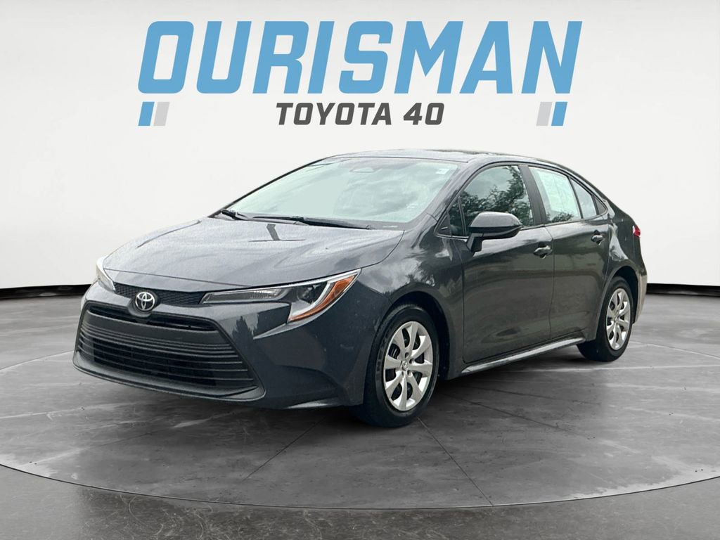 Used 2023 Toyota Corolla LE image 2
