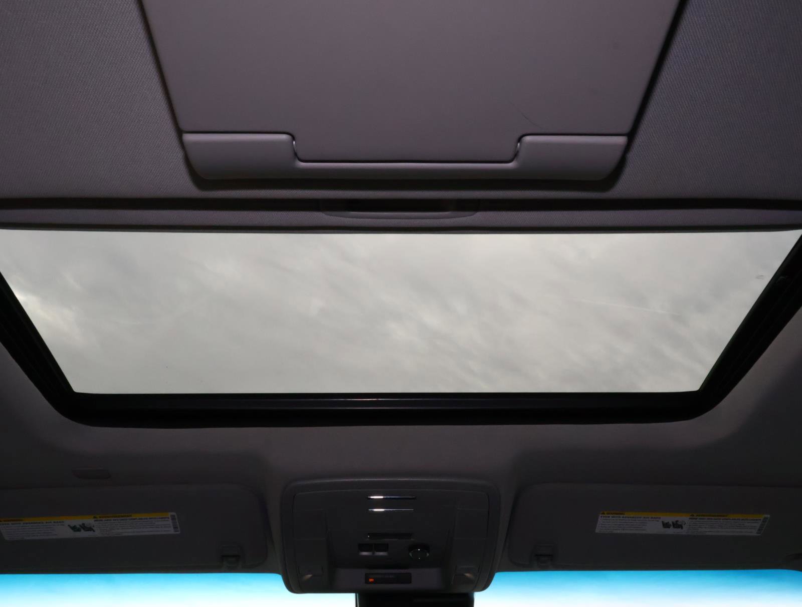 Used 2019 Chevrolet Suburban LT image 12