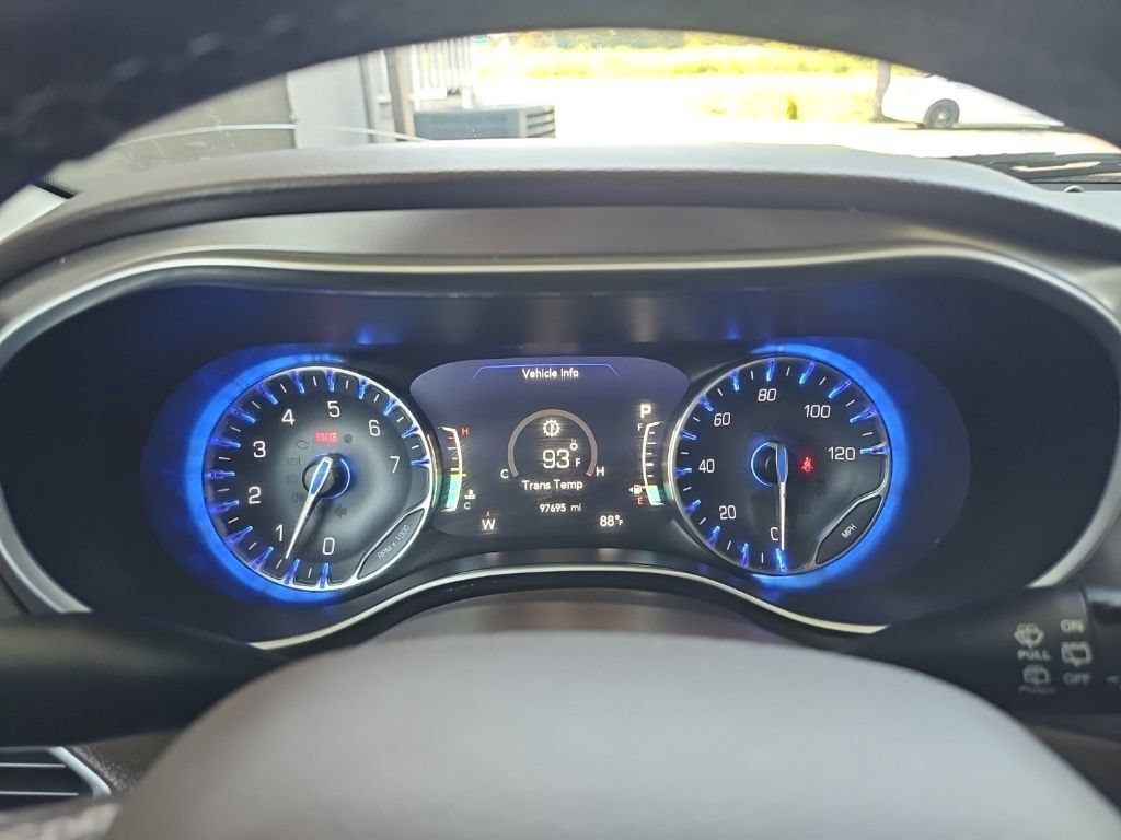 Used 2018 Chrysler Pacifica Touring-L Plus w/ Advanced Safetytec Group FWD image 22