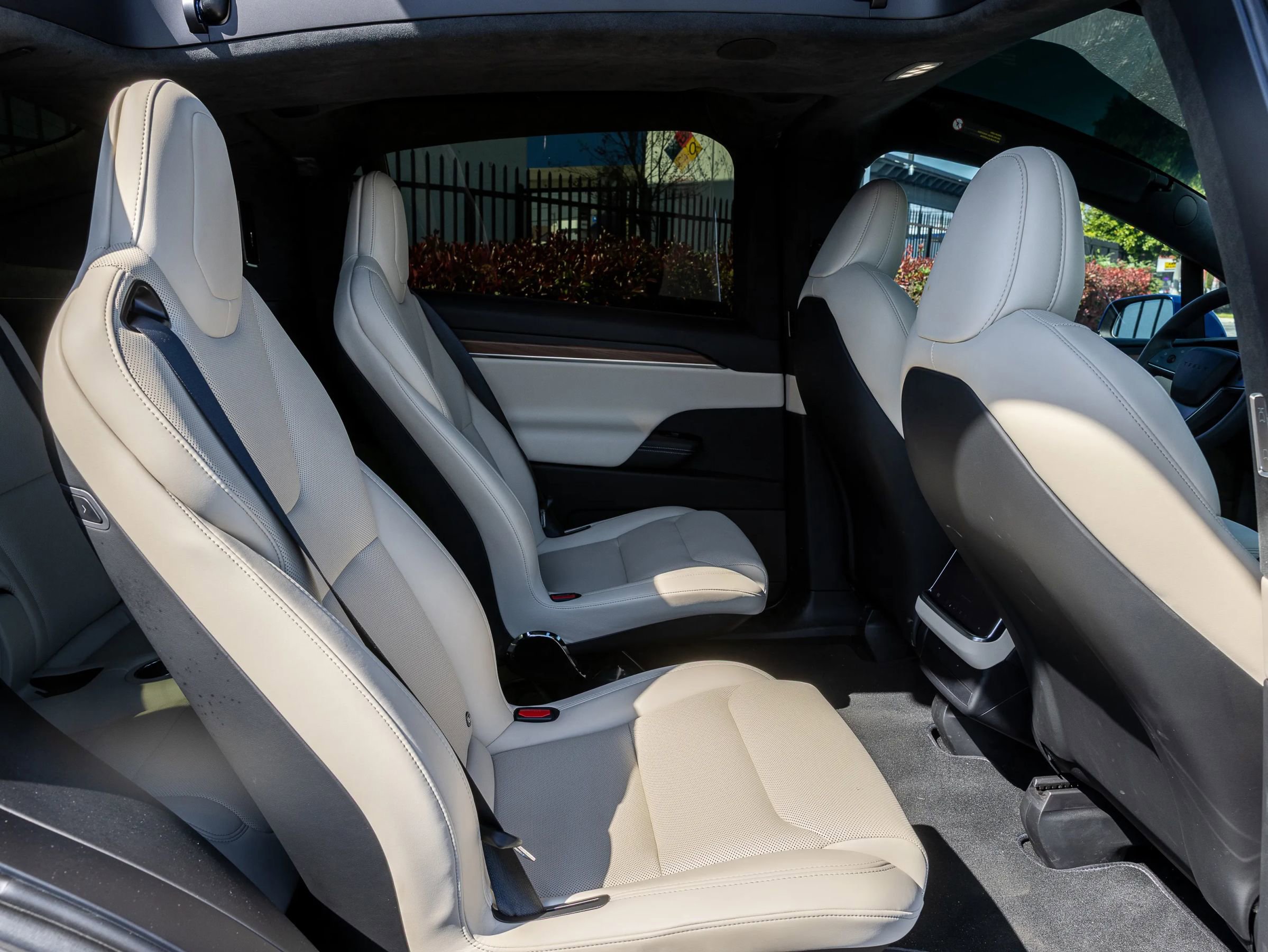 Used 2024 Tesla Model X image 30