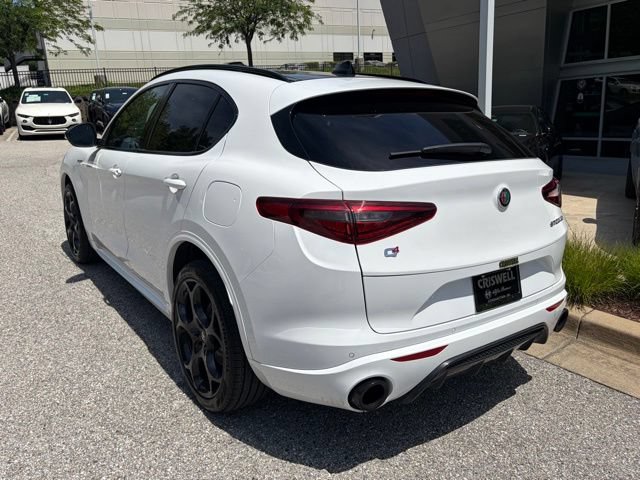 Used 2023 Alfa Romeo Stelvio Veloce AWD/4WD image 7