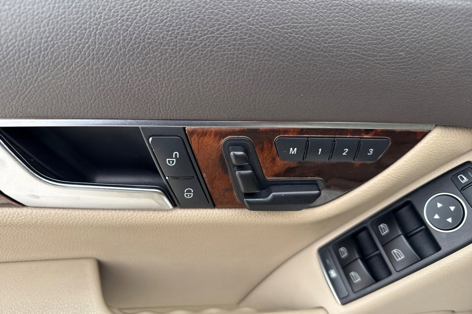 Used 2014 Mercedes-Benz C 250 Sedan image 23