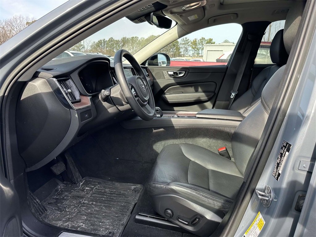 Used 2023 Volvo XC60 B5 Plus w/ Climate Package image 5