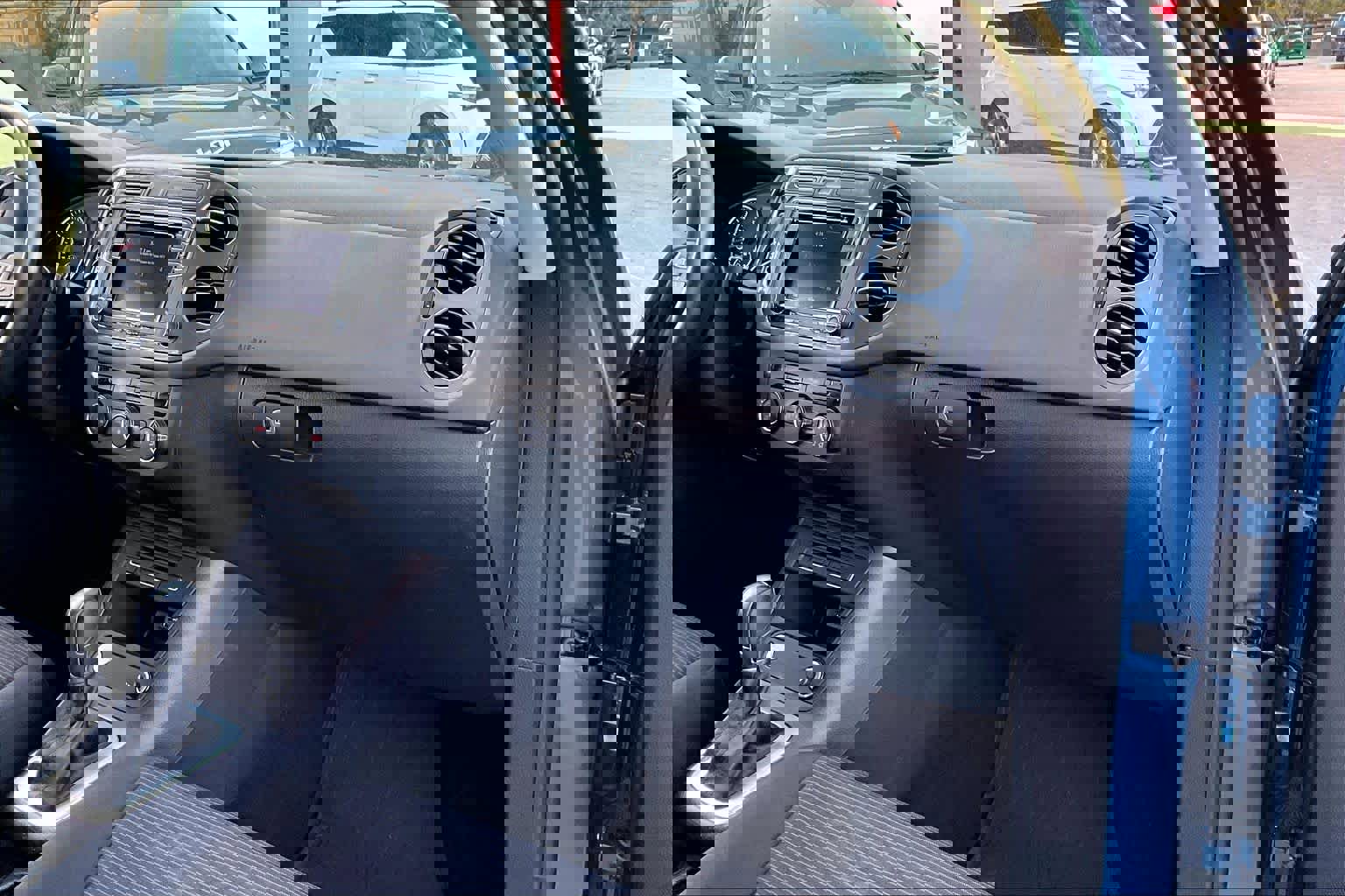 Used 2017 Volkswagen Tiguan Limited image 17