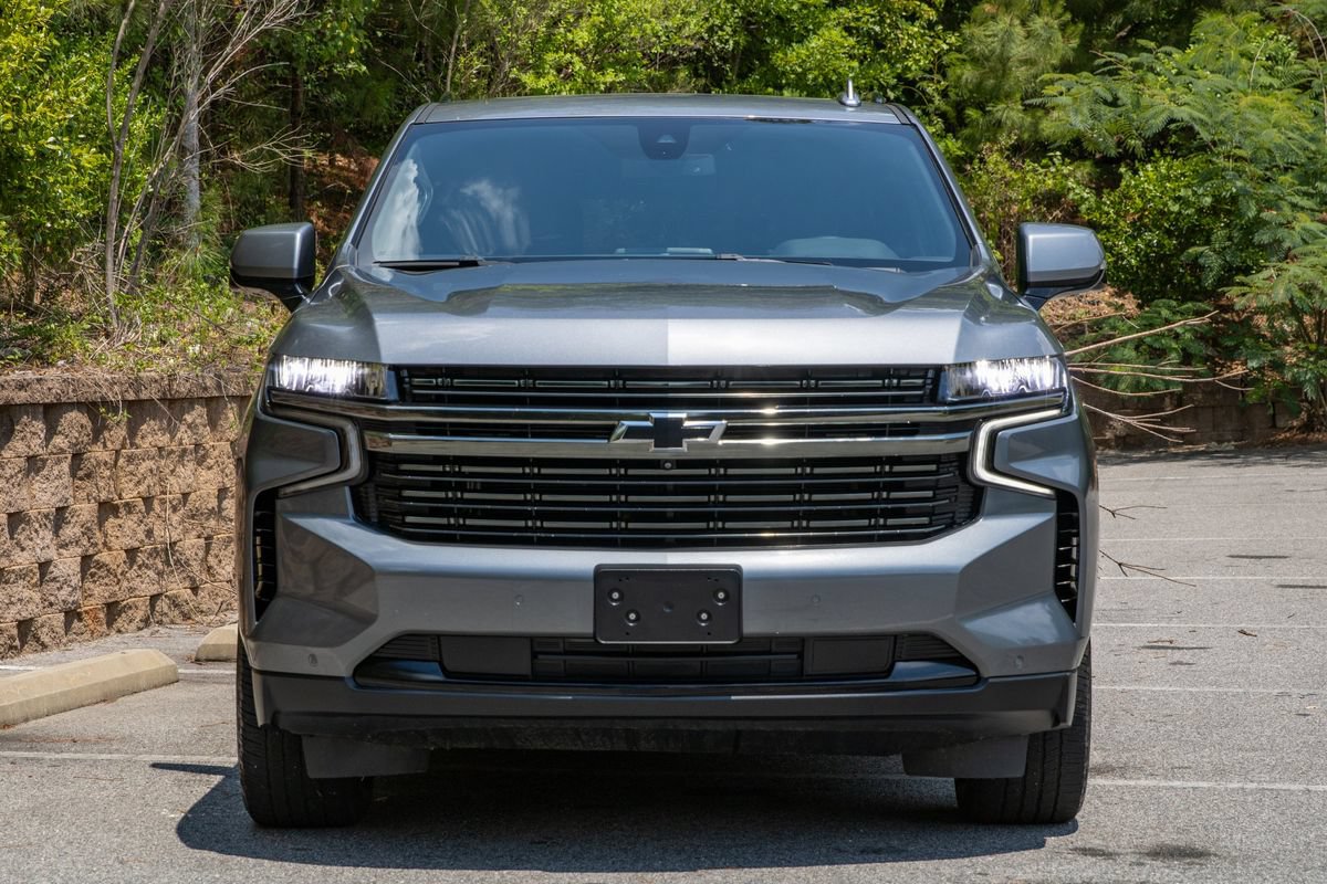 Used 2022 Chevrolet Suburban RST w/ Luxury Package AWD/4WD image 2