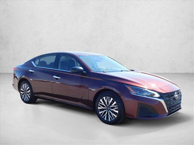Used 2025 Nissan Altima 2.5 SV FWD image 6