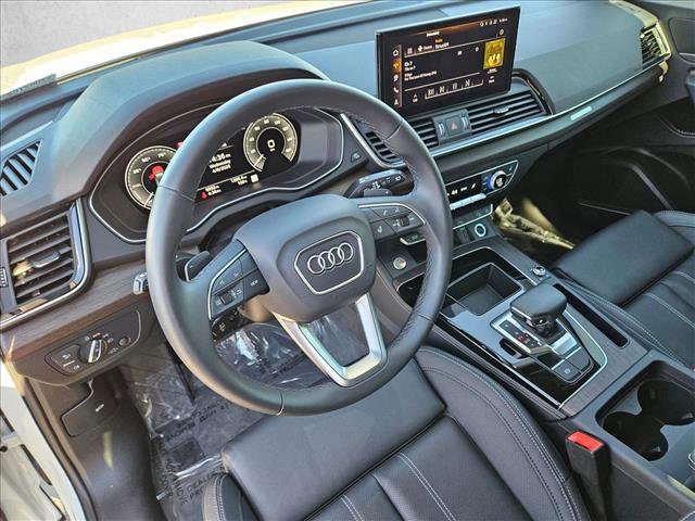 Used 2025 Audi Q5 e Premium Plus w/ Premium Plus Package image 12