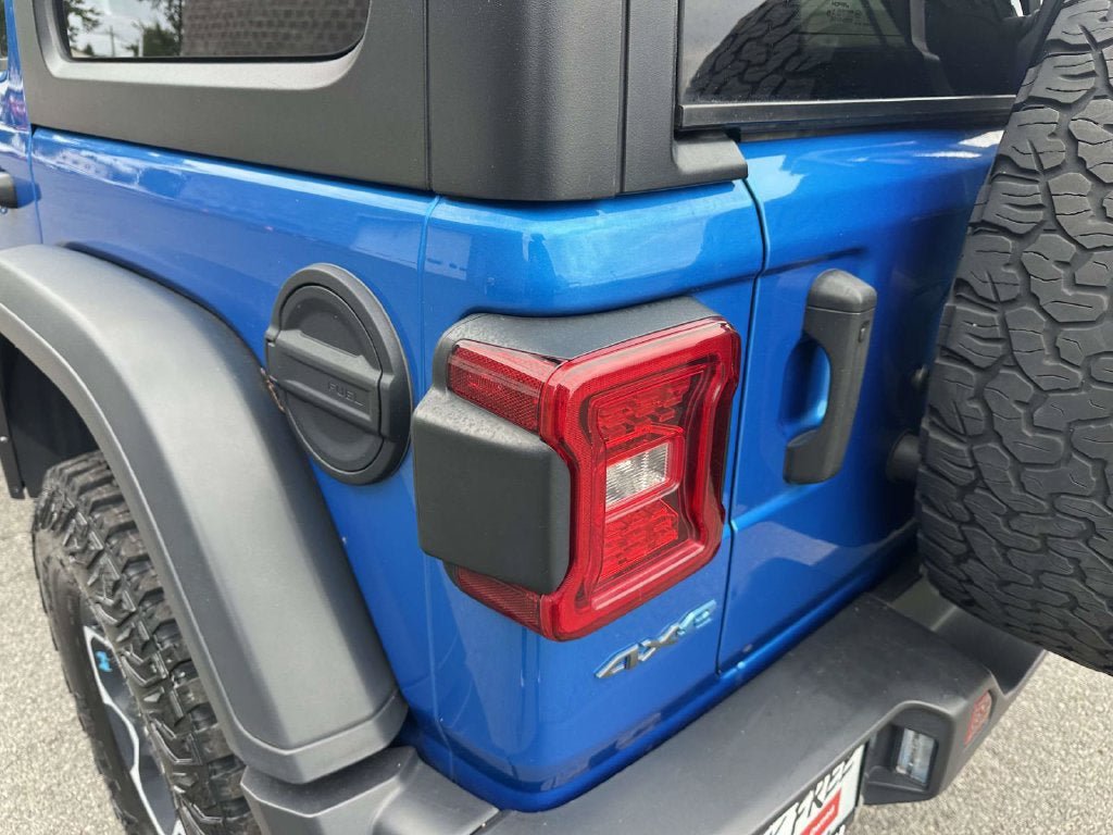 Used 2023 Jeep Wrangler Unlimited Rubicon 4xe w/ Cold Weather Group AWD/4WD image 9