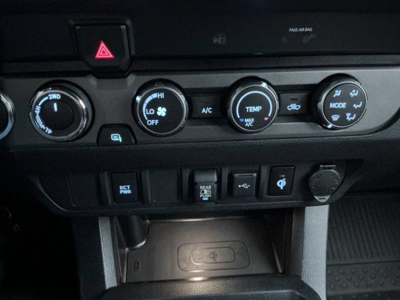 Used 2020 Toyota Tacoma TRD Off-Road AWD/4WD image 23