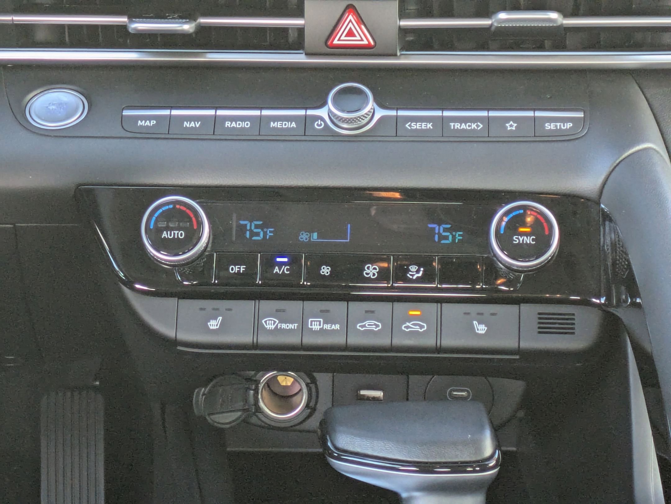 Certified 2025 Hyundai Elantra SEL FWD image 32