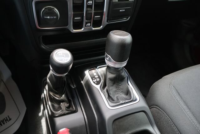 Used 2021 Jeep Gladiator Sport AWD/4WD image 13