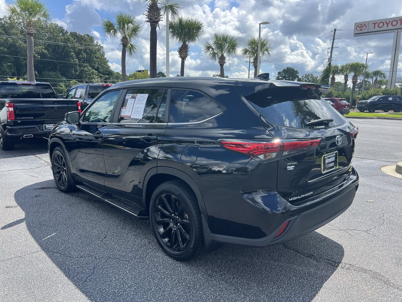 Used 2023 Toyota Highlander XLE FWD image 8