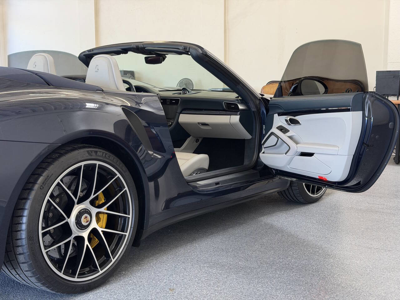 Used 2019 Porsche 911 Turbo S image 33