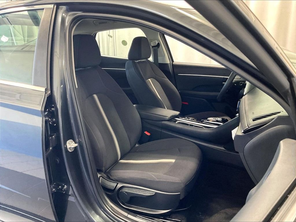 Used 2023 Hyundai Sonata SE w/ Cargo Package FWD image 11