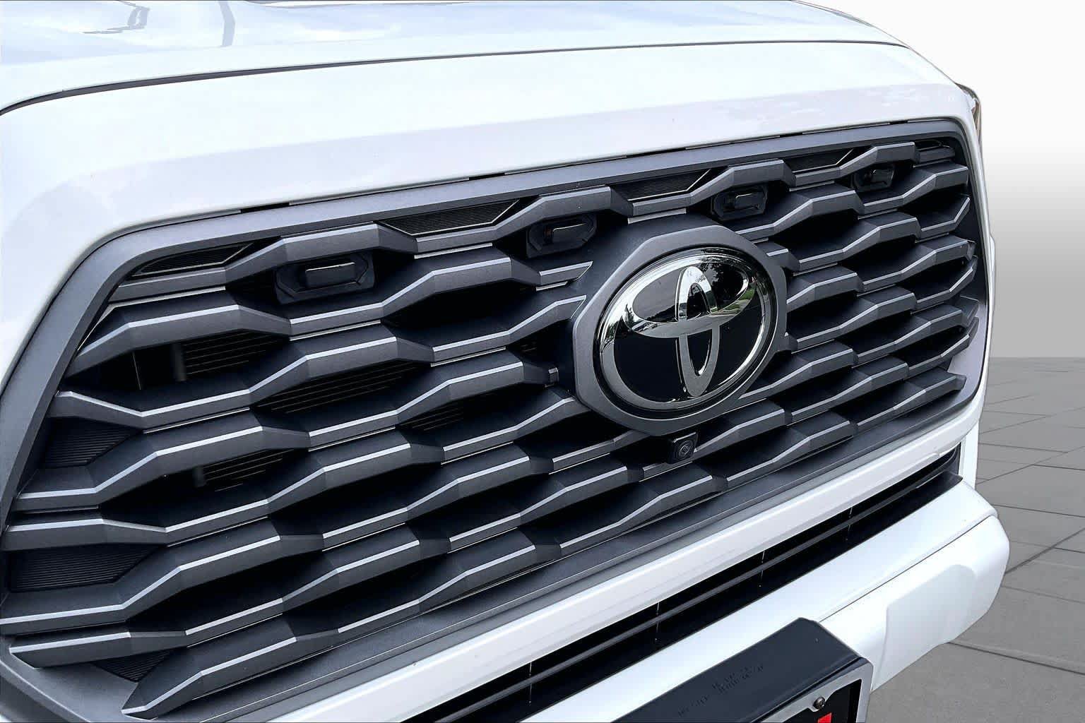 Used 2022 Toyota Tacoma TRD Sport w/ TRD Premium Sport Package AWD/4WD image 30