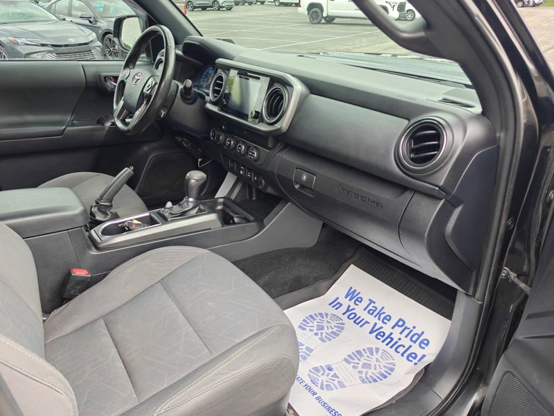 Used 2019 Toyota Tacoma TRD Sport AWD/4WD image 17