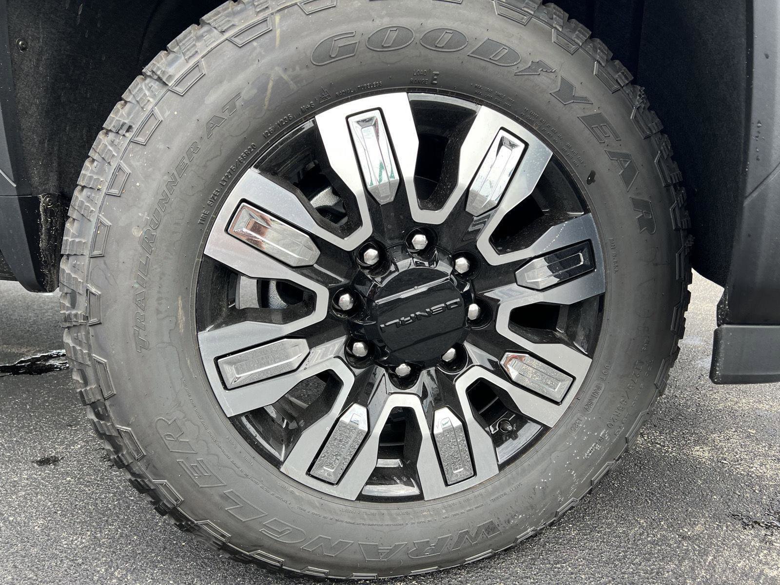 New 2025 GMC Sierra 2500 Denali w/ Denali Reserve Package image 2